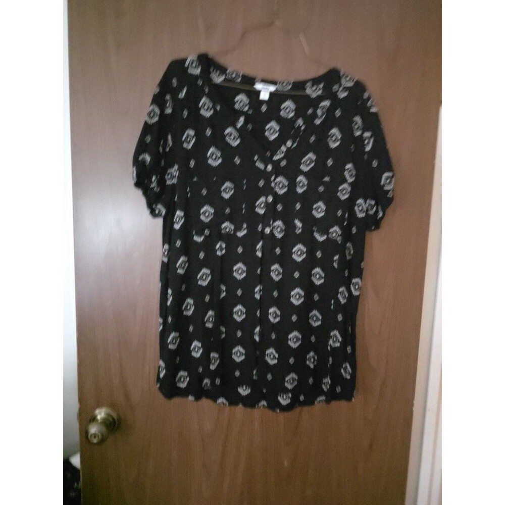 Sonoma Women’s Black Short-Sleeve Button Shirt L White Geometric Print Size M